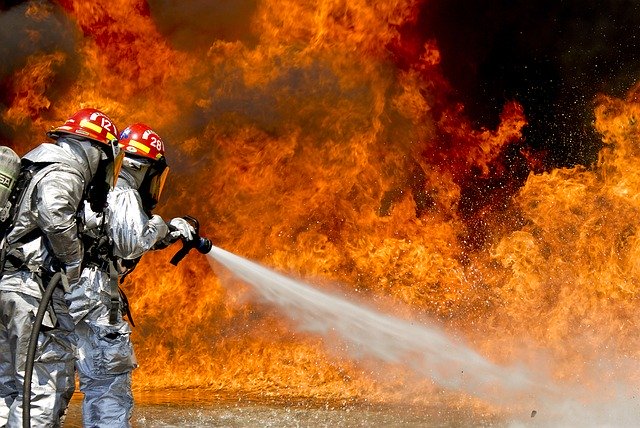 Dieses Bild hat ein leeres Alt-Attribut. Der Dateiname ist firefighters-115800_640.jpg